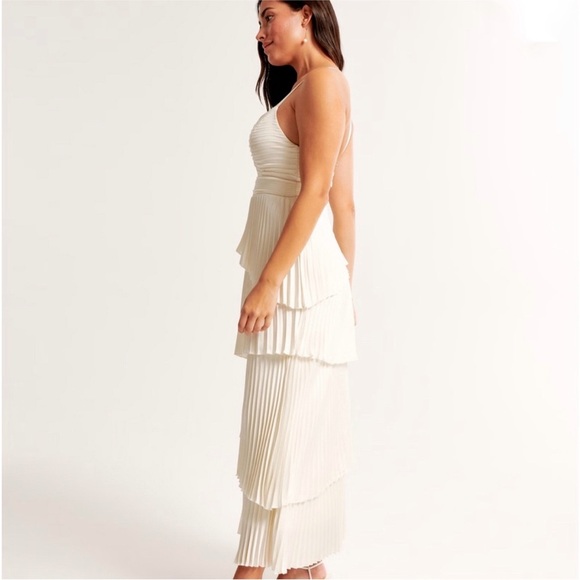 Abercrombie & Fitch Giselle
Pleated Tiered Maxi Dress White Satin Medium NEW - Picture 2 of 5